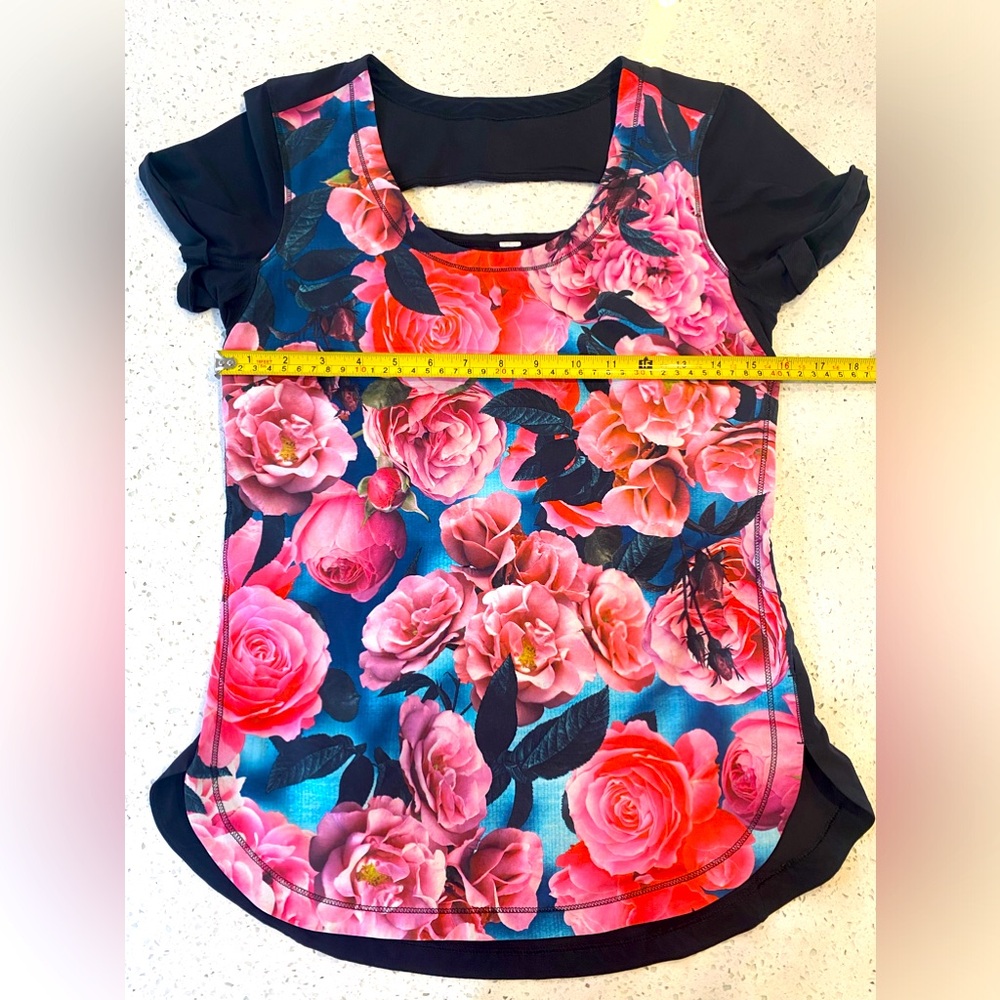 LULULEMON ATHLETICA FLORAL TEE SHIRT BLACK SHORT SLEEVE Rose Print